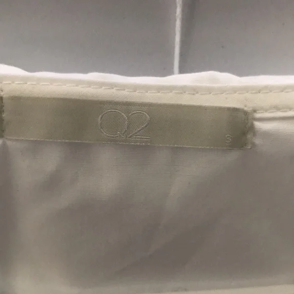 Q2 Button-Front Ruffle Shirt Embroidered Peter Pan collar Size S - Picture 5 of 15